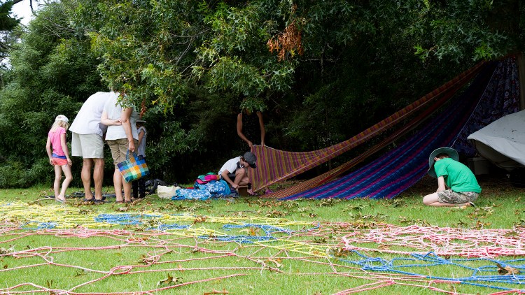people-co-building-Shelter-Whanau-day